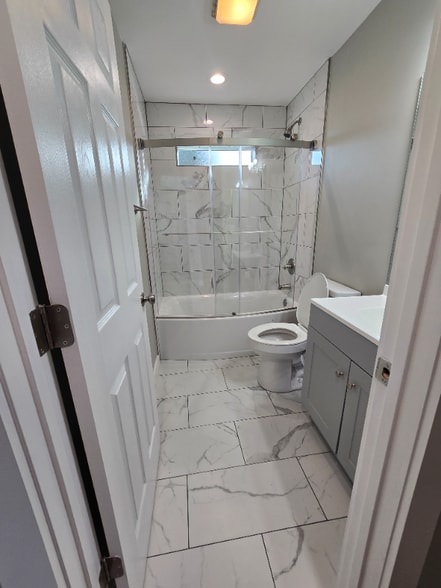 Building Photo - 19 Azalea St