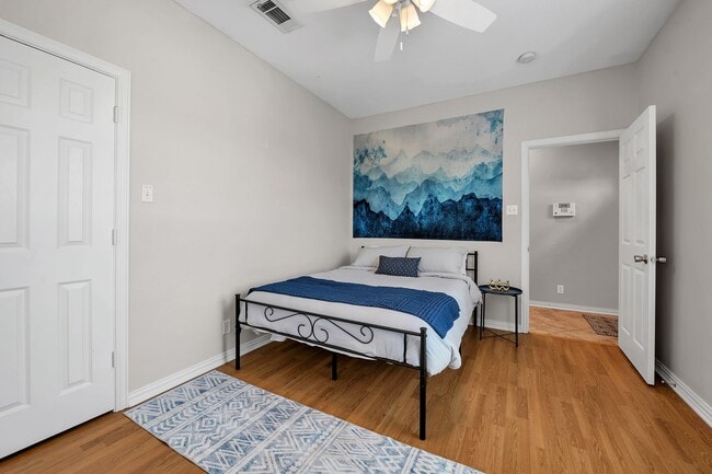 Building Photo - 1425 James Ave