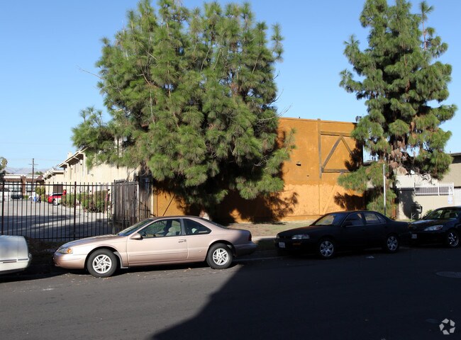 Primary Photo - Saticoy Plaza