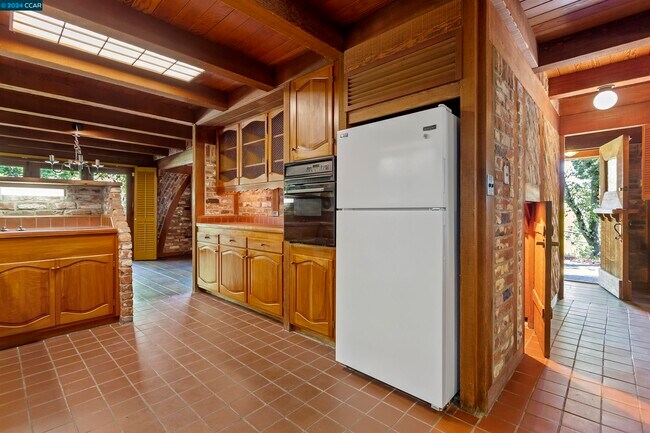 Building Photo - 10 El Rincon
