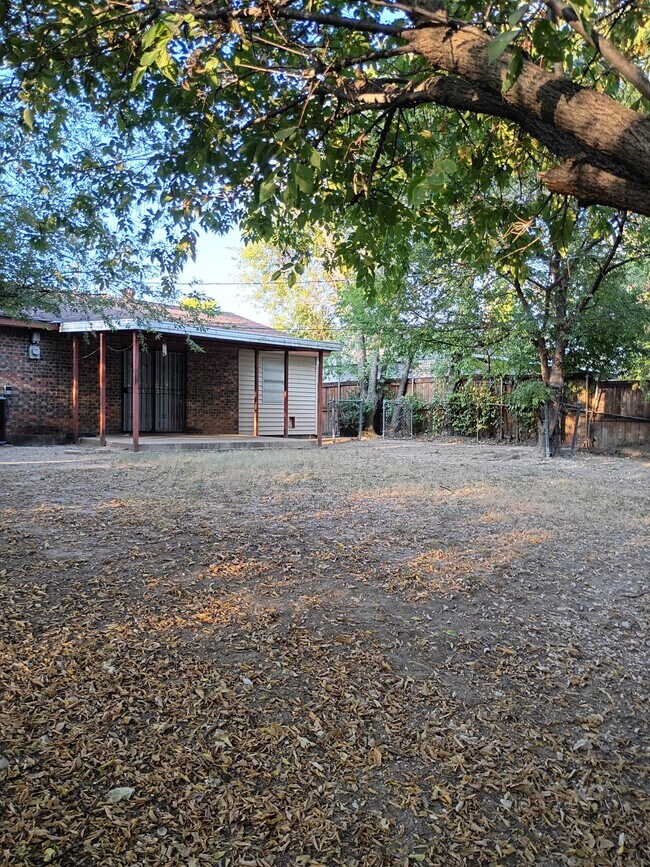 Building Photo - 723 Sun Valley Dr