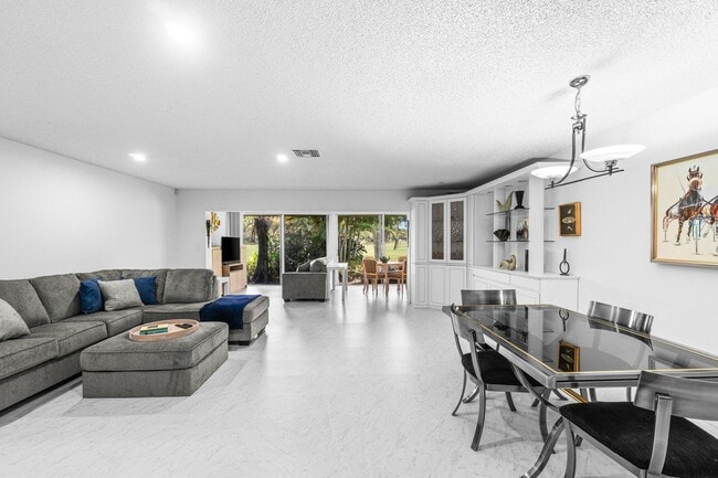 Building Photo - 27 Southport Ln