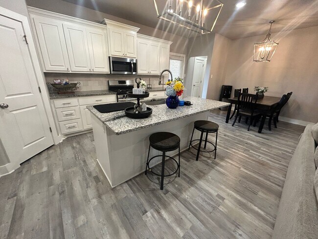 Building Photo - 4 Bed 2 bath Frenship ISD