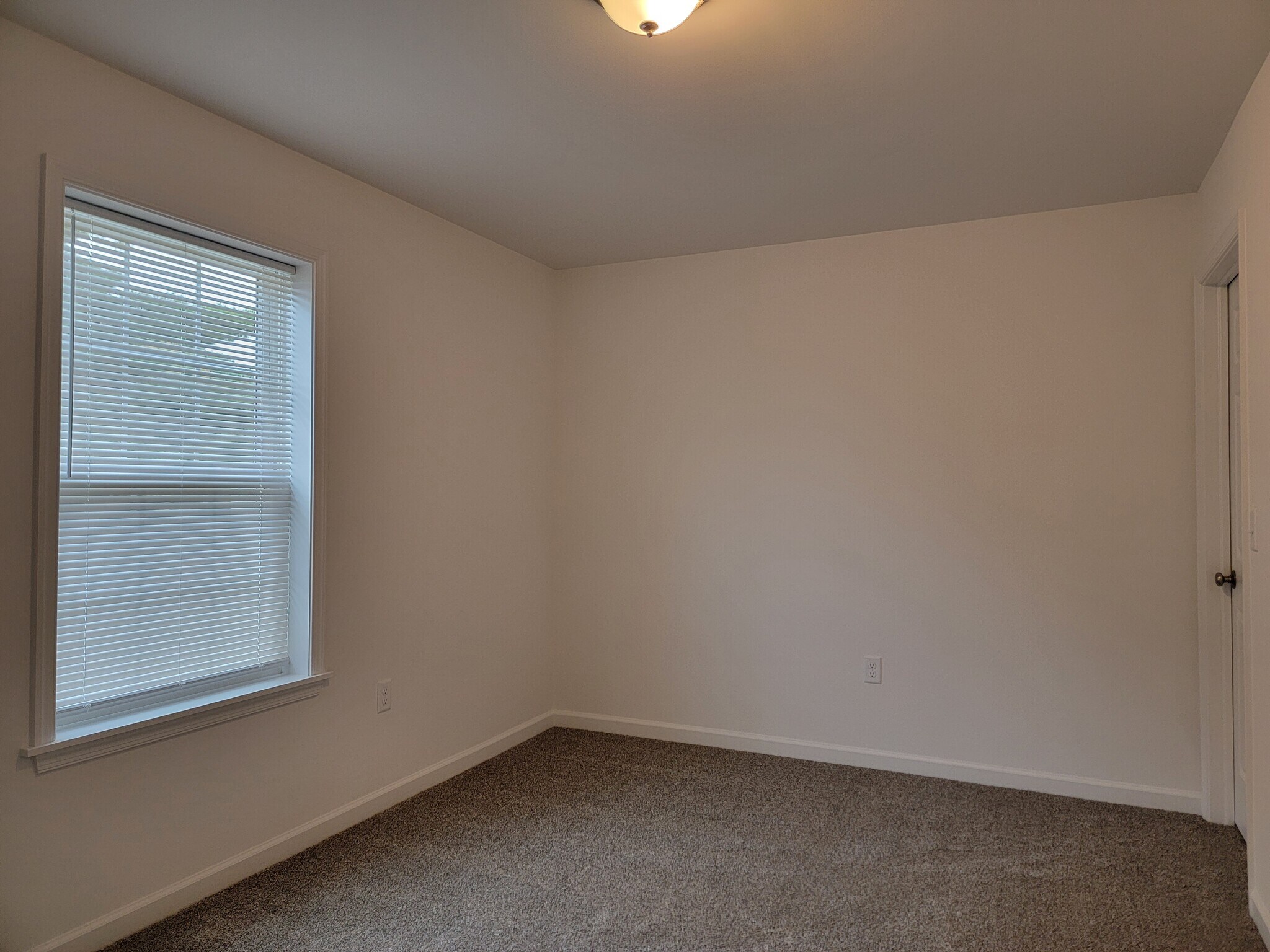 Building Photo - 144 Robert Cir