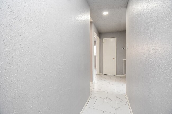 Building Photo - 23515 Briarcreek Blvd