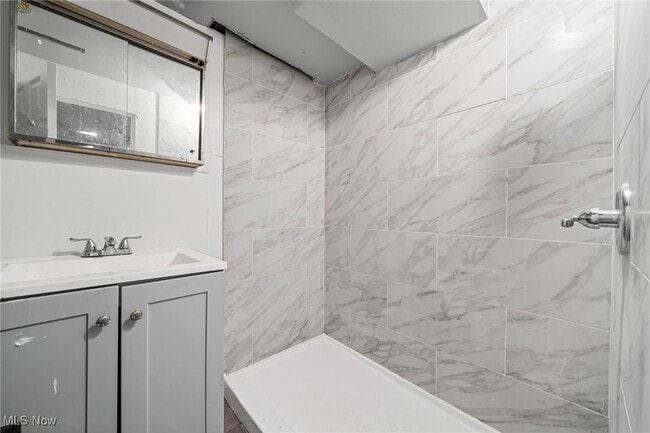 Building Photo - 3303 E 118th St