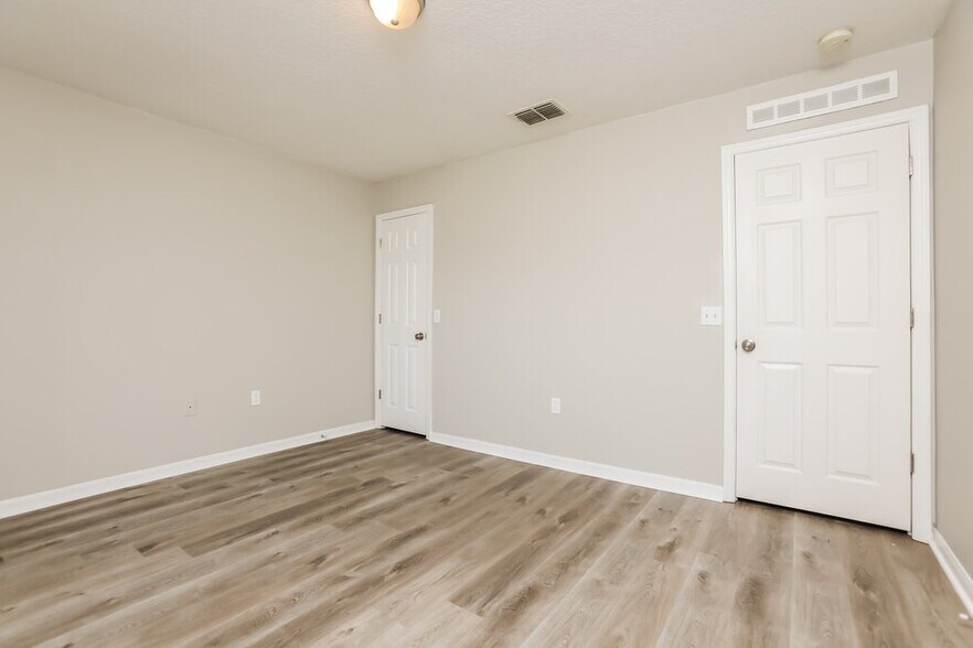 Building Photo - 333 Lake Shepard Dr