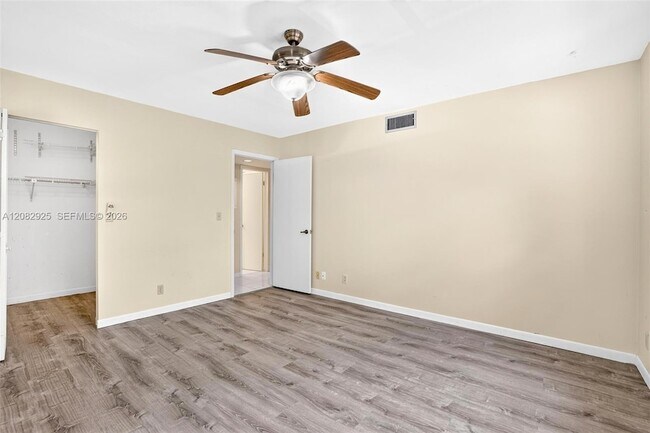 Building Photo - 150 S Hollybrook Terrace