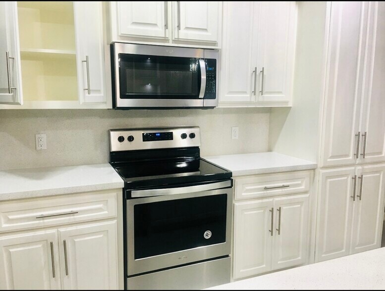 Building Photo - 3873 Tolosa St