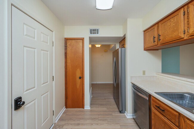 Building Photo - 101 Cedar Ridge Way