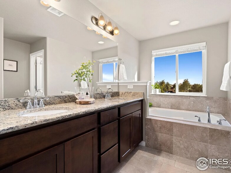 Building Photo - 5643 Bristow Rd