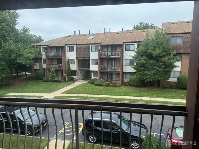 Building Photo - 1302 Edison Glen Terrace