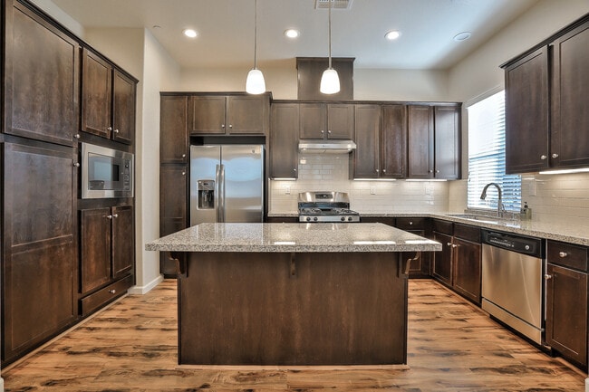 Building Photo - 3 Bedroom 2.5 Bath 2 Car Garage Condo At C...