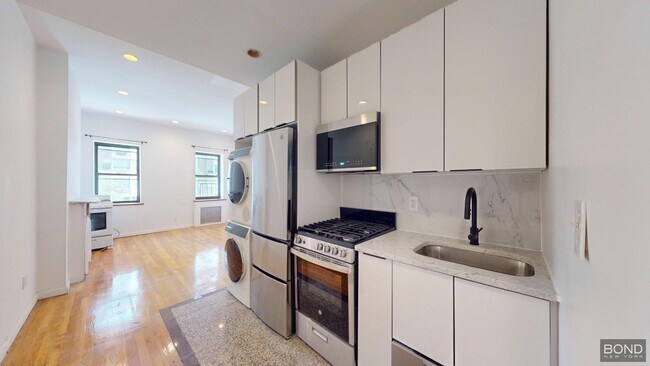 Building Photo - 1413 Second Avenue
