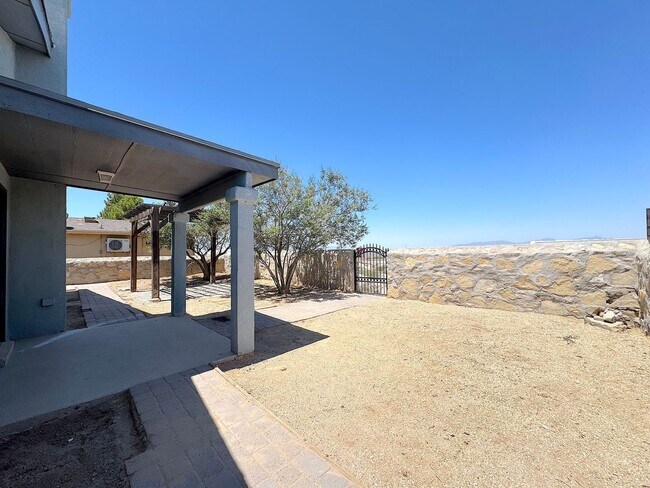 Building Photo - East El Paso 4bed/2bath