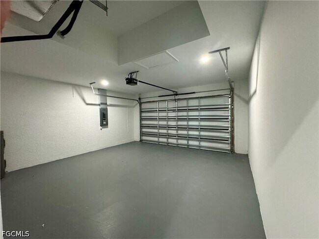 Building Photo - 1208 NW 25th Pl