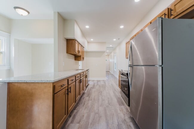 Building Photo - Beautiful Renovated 3 Bedroom and 2 Bathroom Home