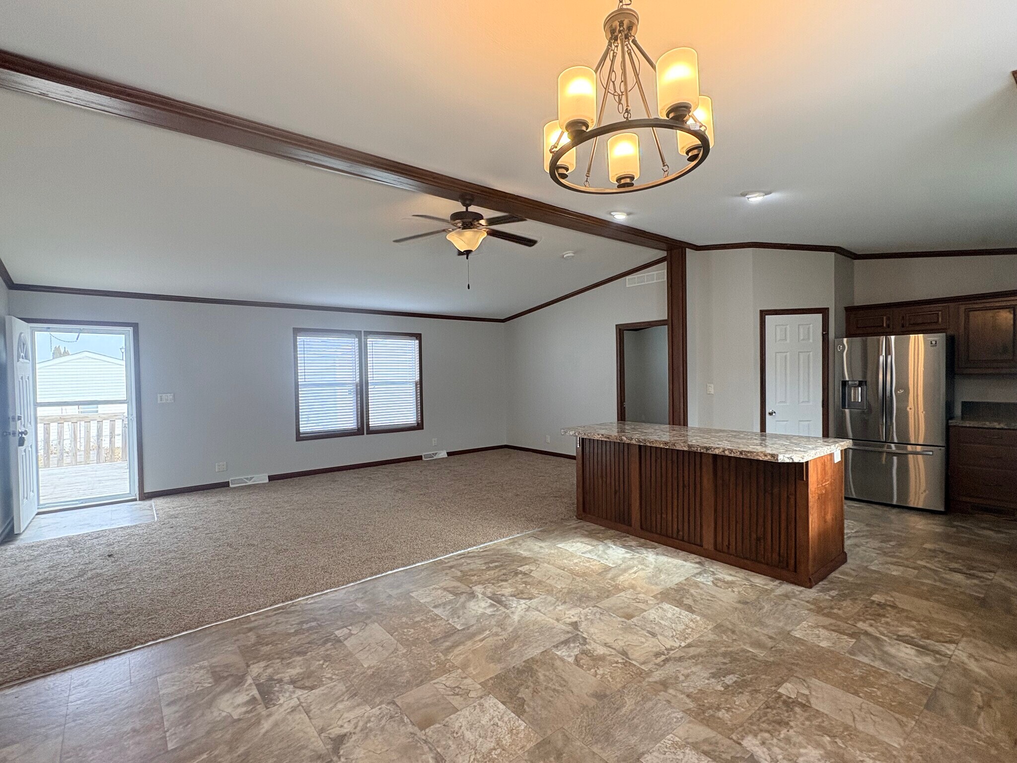 Building Photo - 2121 Four Seasons Dr