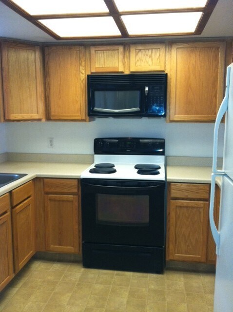 Building Photo - Ground Floor Condominium minutes to UNLV/2 Bed/2 Bath