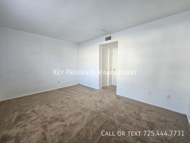 Building Photo - OPEN 3 BEDROOM/ 2 BATH CONDO