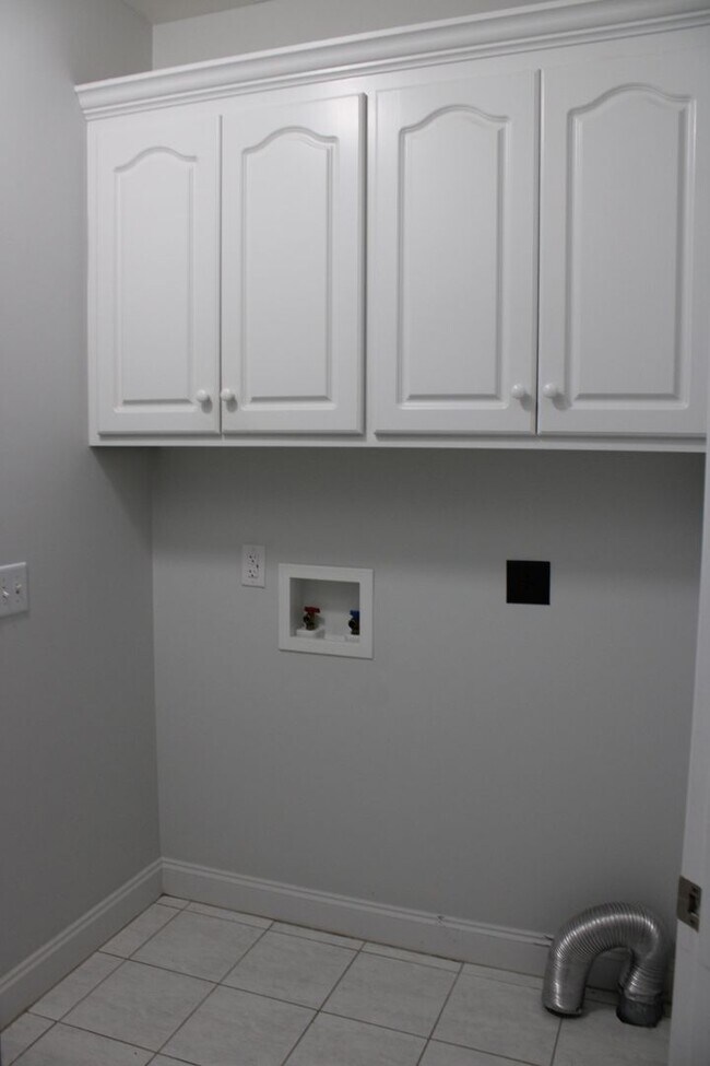 Building Photo - 3705 Warwick Pl