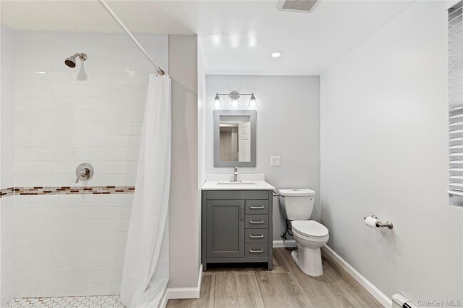 Building Photo - 5 Lakeview Ave