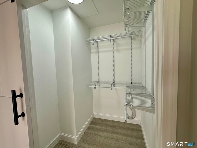 Building Photo - 629 Longfellow Dr