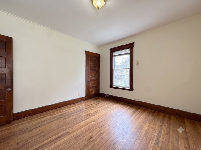 Building Photo - 126 Mansfield St
