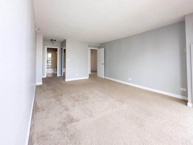 Building Photo - 10 E Ontario St