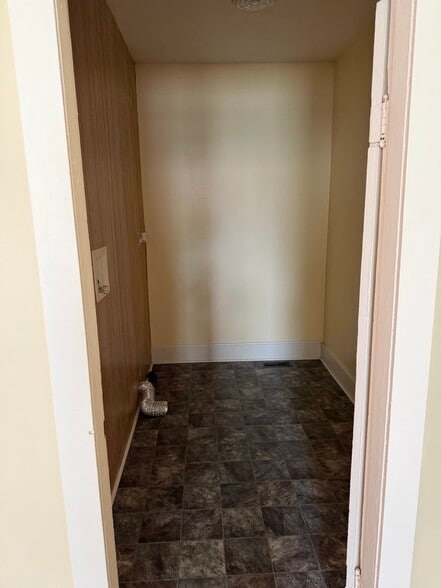 Laundry Room - 1126 Charles St
