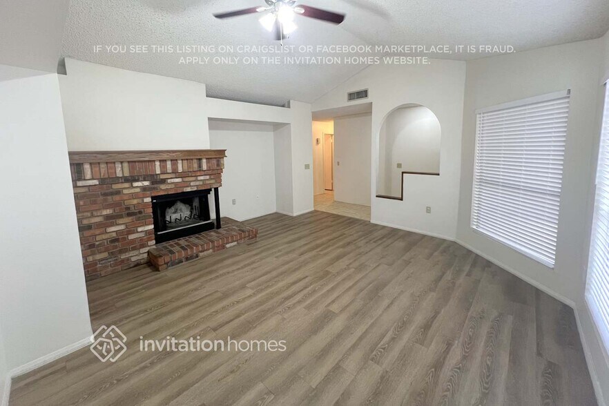 Building Photo - 1545 E Laurel Ave