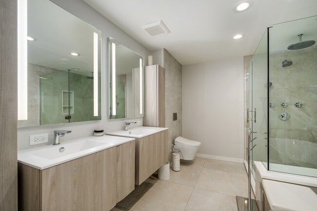 Building Photo - 501 N Kingsbury St