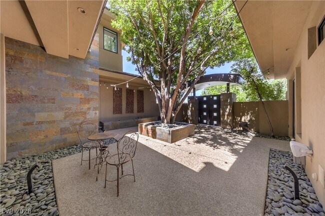 Building Photo - 1501 Foothills Village Dr