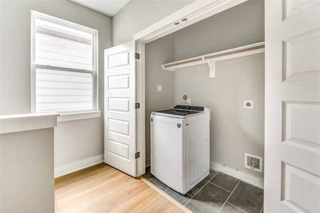 Building Photo - 4220 McKinley St