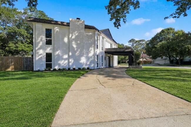 Building Photo - 8002 Lichen Ln