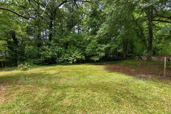 Building Photo - 1007 Green Cir Dr
