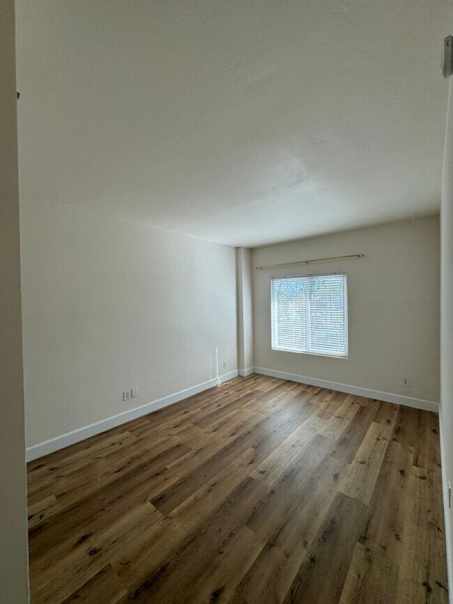 Building Photo - Amazing 4BR/2BA - Condo in the heart of North Park!