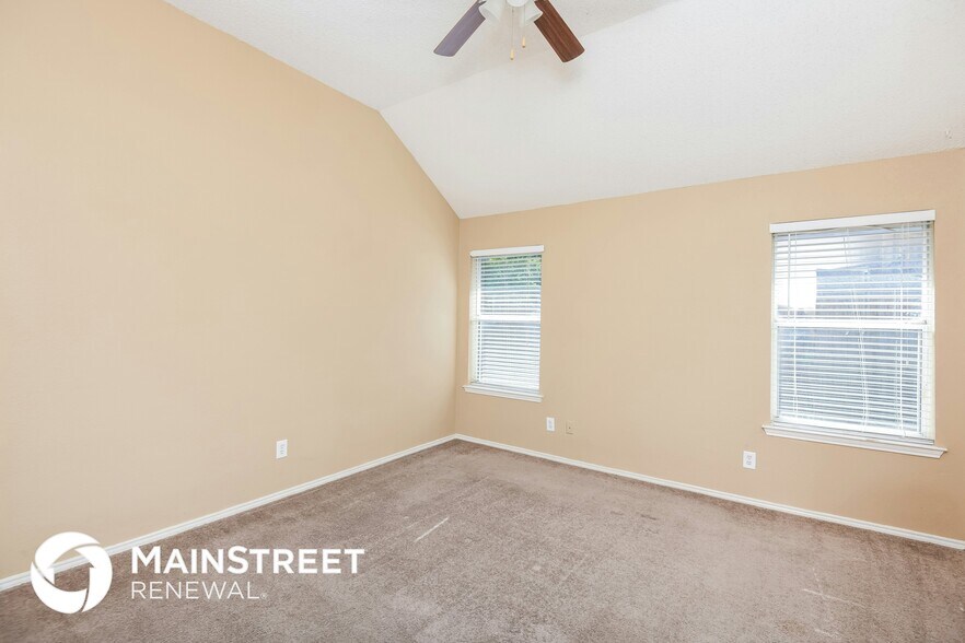 Building Photo - 10217 Maverick Dr