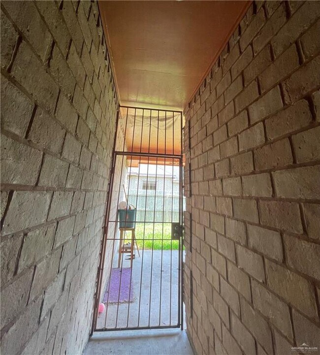 Building Photo - 1211 Bugambilia Ave