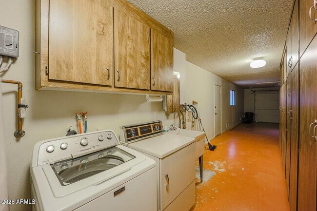 Building Photo - 13135 W Castlebar Dr