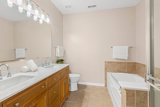 Building Photo - 1607 Millbrook Dr