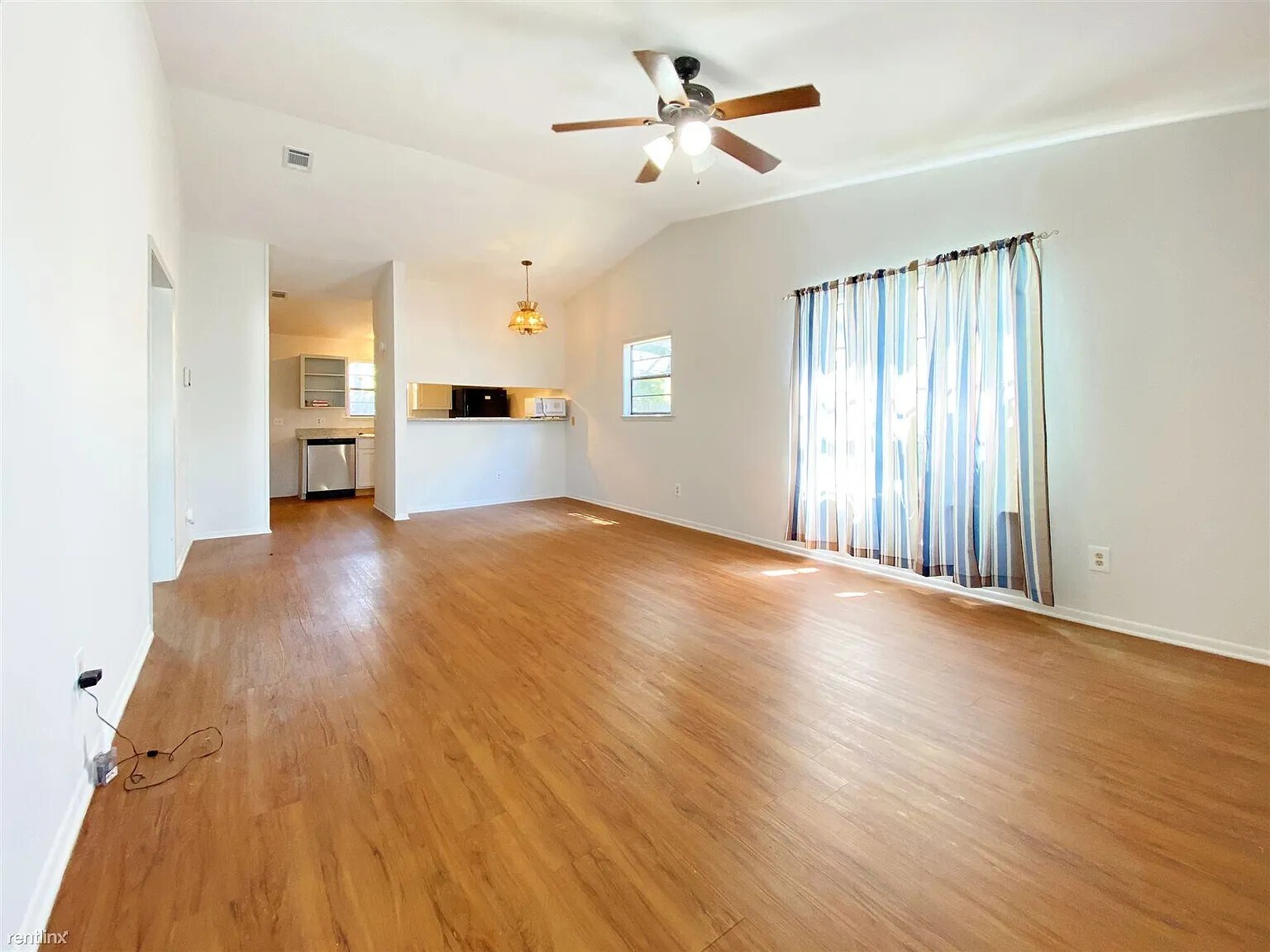 Dining Area - 1604 Mill St