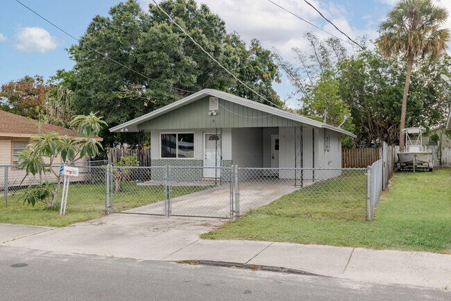 Building Photo - 917 SE Nassau Ave