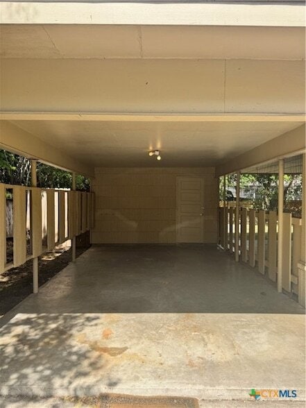 Building Photo - 902 Fern Ln