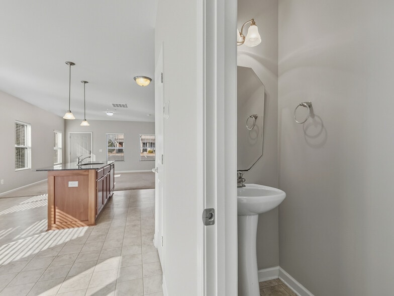Building Photo - 608 Cahill Ln