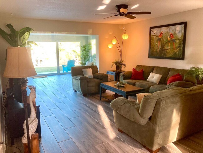 Building Photo - Completely remodeled waterfront condo!