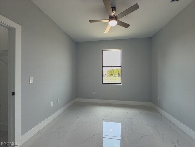 Building Photo - 417 Paddock St