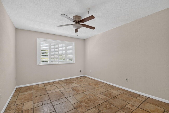 Building Photo - 160 Yacht Club Way