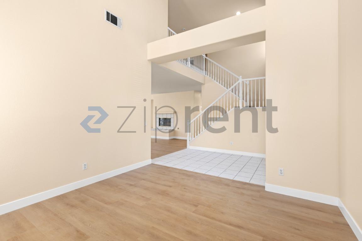 Building Photo - Unit