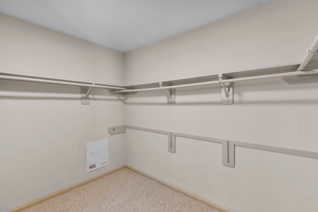 Building Photo - 313 Hogan St